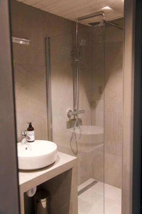 Seafront Apartment Henningsvær Zewnętrze zdjęcie