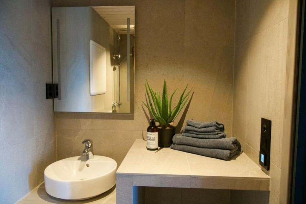 Seafront Apartment Henningsvær Zewnętrze zdjęcie